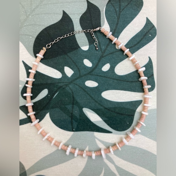 Lot if 3 Maui Beach Necklaces with puka and shark teeth - Picture 4 of 4